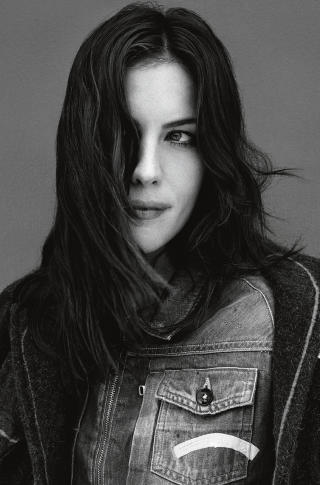G-STAR FOR ANDRE GANG: Takket være sin 'kombinasjon av råskap og kontrollert seksualitet', fronter Liv Tyler nå G-Star for andre gang. Foto: Anton Gorbijn/G-Star G-STAR FOR ANDRE GANG: Takket være sin 'kombinasjon av råskap og kontrollert seksualitet', fronter Liv Tyler nå G-Star for andre gang. Foto: Anton Gorbijn/G-Star