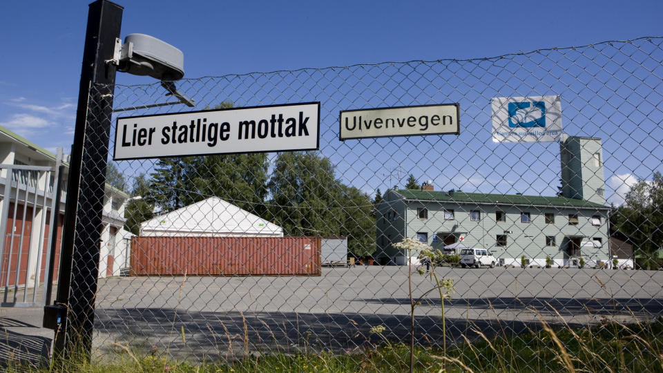  SV-IDE:  Ventemottak for flyktninger som skal sendes ut av landet, var SVs ide. Men partiets stortingsrepresentant Heikki Holm�s avviser at noen vilf� amnestin fordi de m� vente lenge. ILLUSTRASJONSFOTO: BERIT ROALD, SCANPIX.