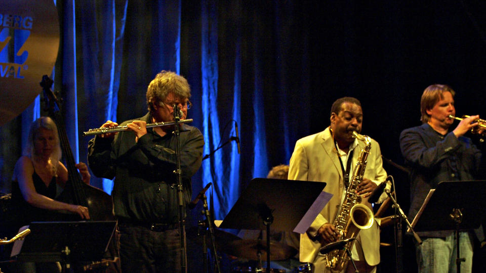 BAND MED GJEST:Fra v. Tine Asmundsen, Vidar Johansen, David Murray og Roy Nicolaisen i Kongsberg Kino p� Kongsberg Jazzfestivals �pningsdag. Foto: Terje Mosnes/Dagbladet