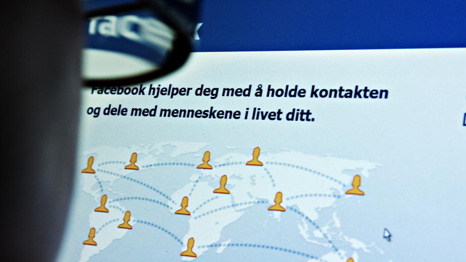 F�lger med : Ekskj�rester p� Facebook kan skape problemer i parforholdet. Foto: Nina Hansen