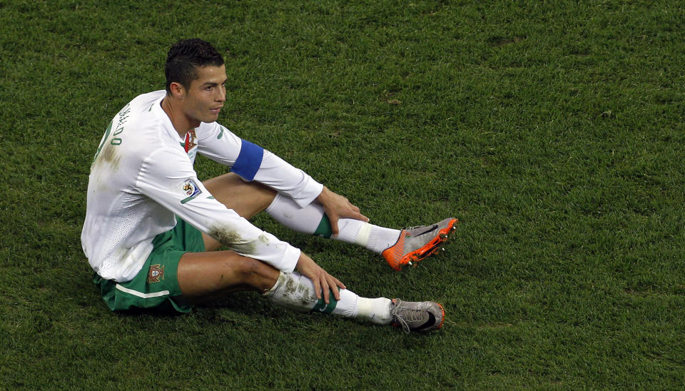 FAR: Cristiano Ronaldo er kjent som en stor playboy og det kommer stadig nye damehistorier. N� er verdens dyreste fotballspiller blit far - og barnet skal hete Cristiano Ronaldo. Foto: AP