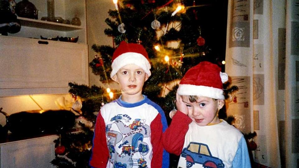 BORTF�RTE BR�DRE: Br�drene Timothy (6) og Joachim (4) fra Vester�len har v�rt bortf�rt siden 2005. Deres far har foreldreretten for barna, og det er sl�tt fast av norske og slovakiske myndigheter at barna skal tilbakef�res. Likevel er de fortsatt hos sin mor i Slovakia. Foto: Privat