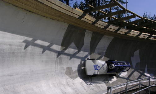 Foto: Esben HaakenstadLillehammer olympiske bob- og akebane  500 meter fra Hunderfossen. Kj�r hjulbob i opptil 100 km/t. Aldersgrense 10  �r. olympiaparken.no Gondol Ta gondolen til Mosetertoppen. Nyt utsikten over Gudbrandsdalen, eller g� tur  i fjellet. Gondolen har plass til rullestol og barnevogn.hafjell.no 