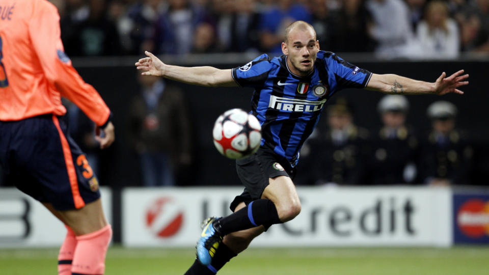 MER � VINNE: Wesley Sneijder var med p� Inters trippeltriumf sist sesong, men er ikke mett p� suksess i den bl� og svarte drakta. Foto: Stefano Rellandini, Reuters/Scanpix