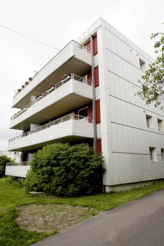 GJORDE BOMBEFUNN: Hjemme hos den terrorsiktede irakeren i denne blokka p� Grefsen i Oslo.  Foto: Elisabeth Sperre Alnes