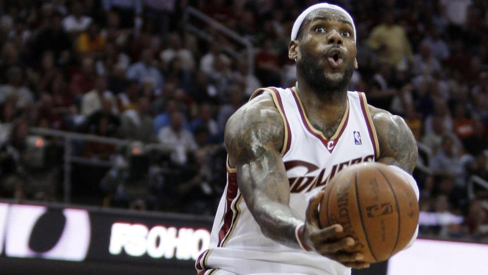 S�PEOPERA: Advokaten Leicester Stovell mener han er LeBron James' biologiske far. N� saks�ker han LeBron og moren Gloria for store millionbel�p for svindel og svindel og feilaktig fremstilling. Foto: Amy Sancetta, AP/Scanpix
