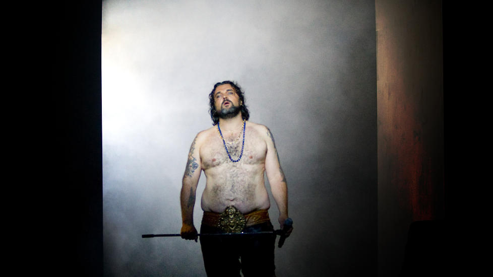 TILBAKE P� SCENEN: Hans-Erik Dyvik Husby gj�r comeback som rockemusiker i bandet �Dr. Midnight & the Mercury Cult�. Nylig spilte han hovedrollen i filmen om Cornelis Vreeswijk som hadde premiere 12. november. Foto: Heiko Junge / Scanpix