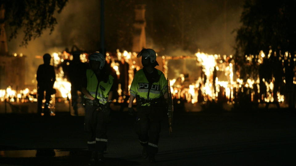  SKADER FOR MILLIONER:  Tre store boenheter ble totalrasert natt til onsdag ved Lier ventemottak. I kveld er vaktholdet styrket av frykt for hevnaksjon mot de ansatte ved mottaket. FOTO: TORBJ�RN GR�NNING/DAGBLADET.