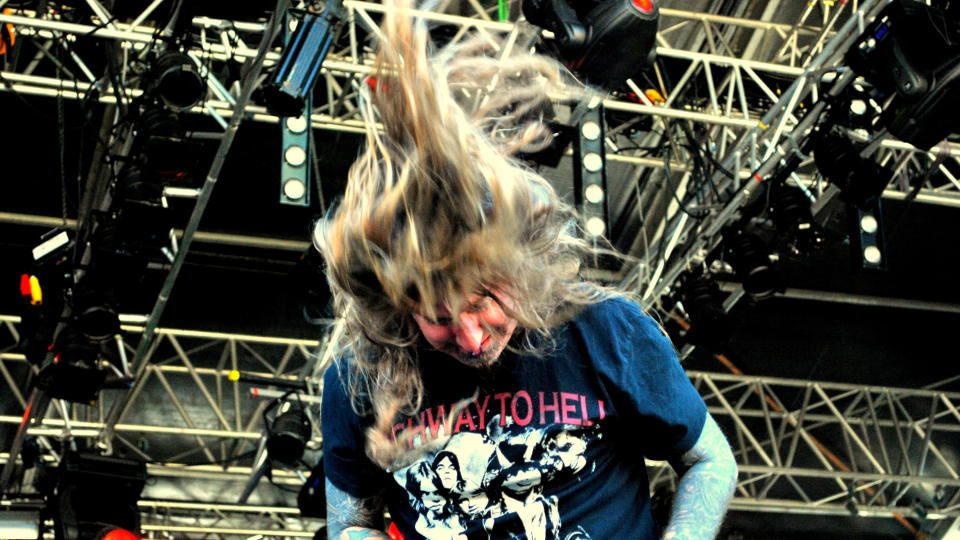 ARBEIDSHEST: Dez Fafara har en h�y arbeidsmoral, men det var ikke nok til � fange inn Norway Rock-tilh�rerne i g�r. Foto: Torgrim �yre/DAGBLADET
