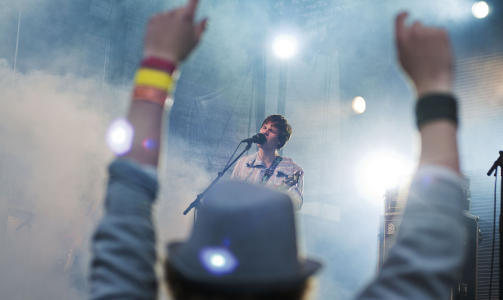 TURN�LIVET: Kristoffer Unstad og Kr�kes�lv opptr�dte p� Tr�nafestivalen l�rdag. Foto: J�RGEN BRYNHILDSVOLL