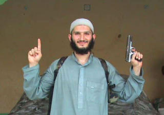 TYSKLANDS F�RSTE SELVMORDSBOMBER: Tyrkisk-tyske C�neyt Ciftci fra Bayern bl�ste seg i lufta p� en amerikansk milit�rbase i Afghanistan i 2008. 130 mennesker ble drept. Islamic Jihad Union tok p� seg ansvaret for angrepet og distribuerte dette bildet. Foto: AFP/SITE Intelligence Group