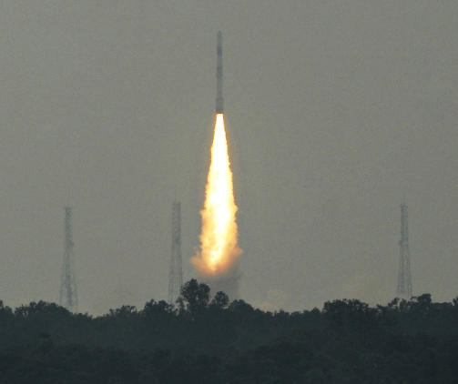 MANGE PASSASJERER: Den norske nanosatellitten var �n av totalt fem som ble brakt til oml�psbane om bord en indisk PSLV-rakett, skutt opp av den indiske romfartsorganisasjonen ISRO. Foto: AFP PHOTO/SESHADRI SUKUMAR/SCANPIX