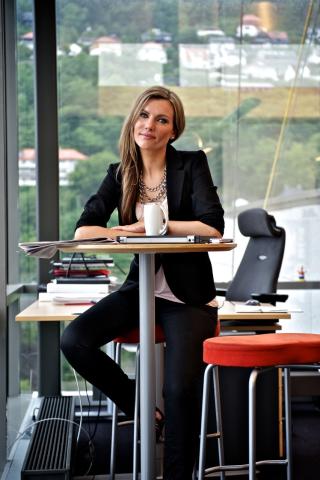 Grensel�st:  - Vi sitter i �pne kontorlandskap. Uten vegger og grenser, hvordan skal vi vite om vi er i ferd med � m�te veggen, sp�r Cecilie Schou Andreassen. Foto: Ole Kristian Olsen