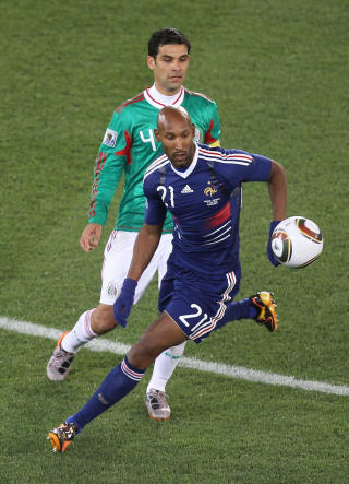 STILLEST�ENDE: Nicolas Anelka gjorde fint lite ut av seg p� banen i VM, men var desto mer aktiv utenfor.Foto: SCANPIX