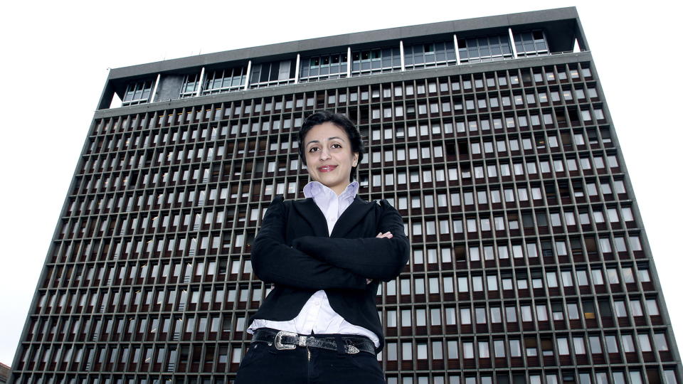 FOR D�RLIG: Stortingsrepresentant Hadia Tajik (Ap) mener regjeringen har gjort en d�rlig jobb med � f� inn folk med innvandrerbakgrunn i regjeringsapparatet.  Foto: Jacques Hvistendahl