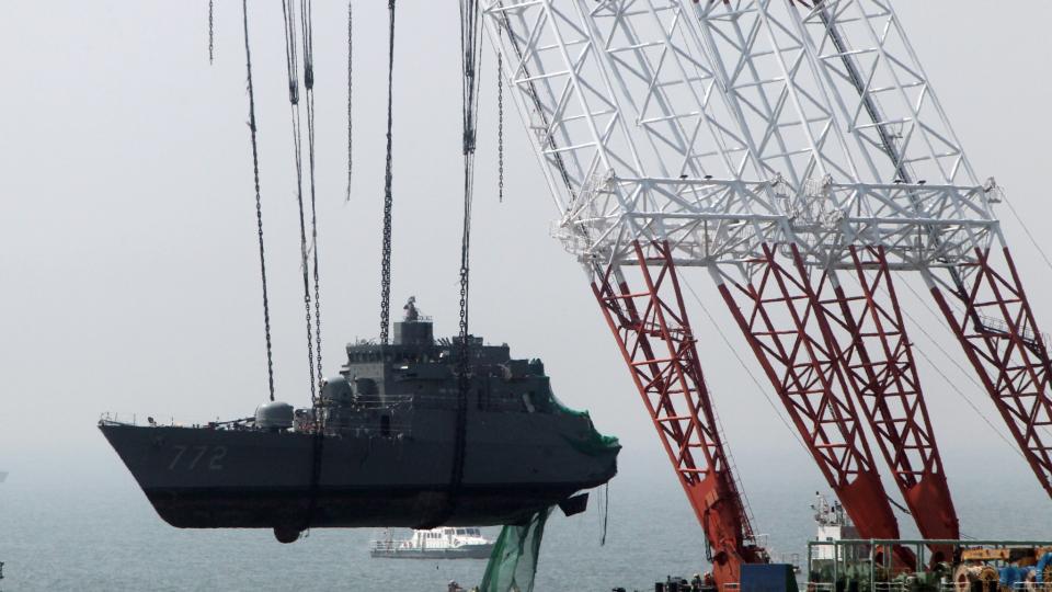 SENKET: Nord-Korea har utsatt samtalene om det s�rkoreanske marinefart�yet Cheonan som ble senket ved Baengnyeong Island i Gulehavet tidligere i �r. Fredag ford�mte FNs sikkerhetsr�d enstemmig senkingen, hvor 46 soldater ble drept. Skipet ble hevet i april. EPA/YONHAP NEWS AGENCY/Scanpix