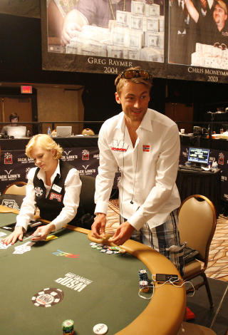 KONKURRANSEMANN: Petter Northug henger med i pokerturneringen i Las Vegas, overlever han en dag til blir det 120 000 kroner i premie. Minst. Foto: Tormod Brenna / Dagbladet