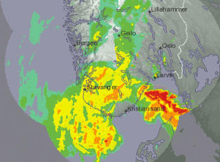 R�DT=REGN: V�rradar for 22-tida i g�r kveld viser de store nedb�rsmengdene p� vei mot S�r-Norge. Grafikk: Meteorologisk institutt