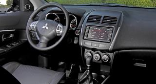 OVERRASKELSEN: Endelig har Mitsubishi dybdejustering av rattet i en av sine modeller. Interi�ret er ryddig men ikke veldig eksklusivt. Handeland, Petter