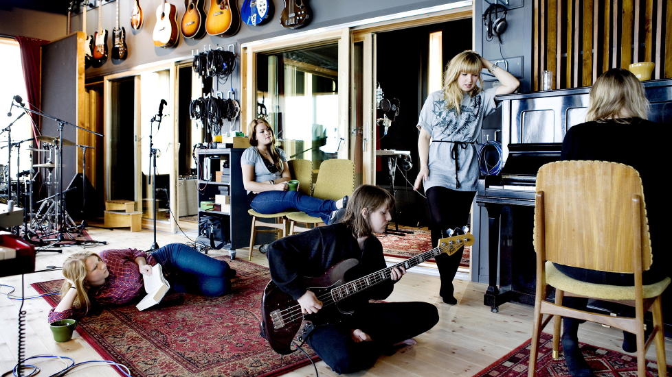 OVER TIL STUDIO: Norma Sass under innspillingen av sitt debutalbum i Ocean Recordings p� Sunnm�re. Foto: Elisabeth Sperre Alnes / Dagbladet
