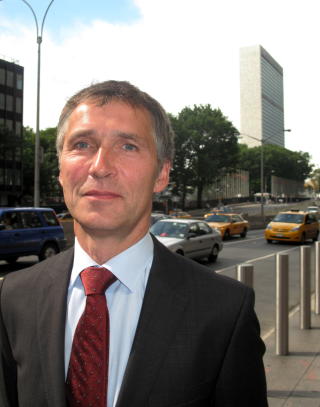 NYTTIG M�TE: Det var justisminister Knut Storberget som oppfordret statsministeren til � legge turen innom FBI. Jens syntes det var nyttig � f� f�rsteh�ndskunnskap fra amerikanerne. Foto: Randi Fuglehaug