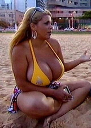 MODELL: Sheyla Hershey har BH-st�rrelse 38KKK etter utallige brystoperasjoner. Foto: Stella Pictures