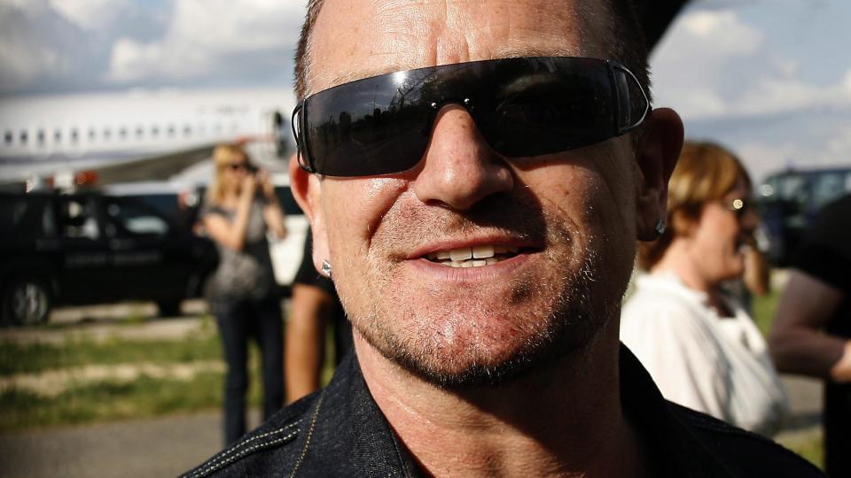 TITTEL: U2-vokalist Bono m�tte til Tyskland for � bli operert for ryggskaden sin. FOTO: ANDRZEJ GRYGIEL POLAND/EPA/SCANPIX