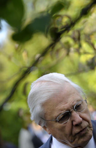 BBC-KJENDIS MED I KOMMISJONEN: Den britiske kommisjonen vil bli ledet av nobelprisvinneren Sir John Sulston, som var med p� � kartlegge menneskets DNA. I tillegg vil arbeidsgruppen best� av Sir David Attenborough (bilde), milj�aktivisten Sir Jonathon Porritt, Cambridge-�konomen Sir Partha Dasgupta  og presidentene for det etiopiske vitenskapsakademiet, professor Demissie Habte. Foto: AFP/SCANPIX
