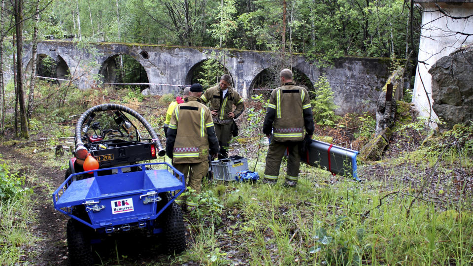 TO SIKTET FOR VOLD:
En 23-�ring fra Kristiansand ble tirsdag funnet omkommet etter at to menn falt ned i et turbinr�r i en gammel kraftstasjon i Vennesla i Vest-Agder. N� er to Hells Angels-knyttede personer siktet for vold.
Foto: Tormod Flem Vegge / SCANPIX