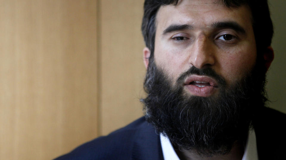 AVH�RT I SMERTER: Omar Deghayes, opprinnelig fra Libya, er et av ofrene for det som framst�r som en sv�rt brutal torturpolitikk i Storbritannia. Han satt fanget p� Guant�namo, men er i dag en fri mann. Foto: AFP/Shaun Curry/Scanpix