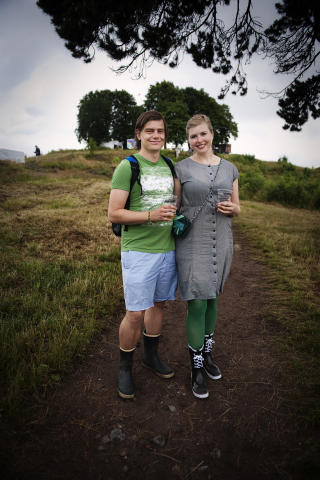 FORN�YDE: Ole Hallvard Dyrbekk og �sta Dyrnes Nord� liker at Slottsfjell presenterer band som er p� nippet til � sl� gjennom. Foto: Hilde Mesics Kleven.