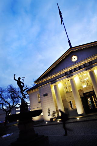 15 MILLIONER TRANSAKSJONER: P� Oslo B�rs ble det i 2009 utf�rt minst 15 millioner transaksjoner og omsatt for mer enn 1.528 milliarder kroner. Foto: FRANK KARLSEN/DAGBLADET