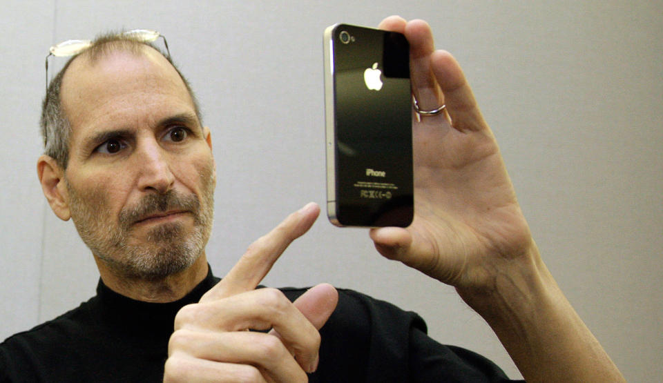 - VISSTE ALT: Apple-sjef Steve Jobs er i hardt v�r etter det n� hevdes at ansatt advarte Jobs om antenneproblemene. Foto: AP/Scanpix