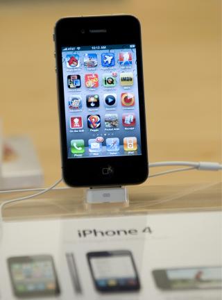 PROBLEMBARN: Nye iPhone 4 har skapt mye hodebry for Apple. Den nye antenna skal ikke fungere optimalt. Foto: Scanpix