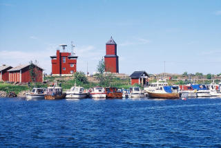 KNYTTET SAMMEN MED FERJER: Men om landhevingen fortsetter som n� vil det i fremtiden antakelig ikke bli s�rlig aktuelt med ferjecruise i Kvarken. Foto: Pertti Malinen/Mets�hallitus