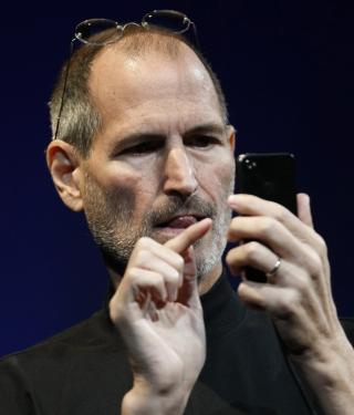 M�TTE PRESSEN:  Apple-sjef Steve Jobs m�tte i dag pressen p� en pressekonferanse for � snakke om iPhone 4. Foto: Scanpix