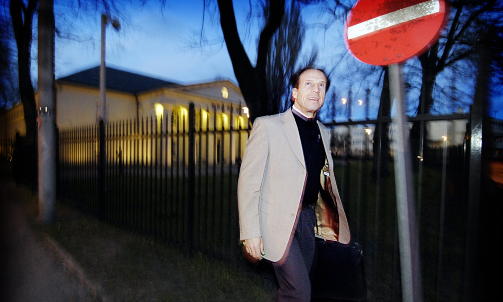 VIL TA HVITSNIPPER: - P� samme m�ten som man i dag spanere og informanter i narko- og ransmilj�et b�r man ha spanere og informanter i finansmilj�ene p� blant annet Oslo B�rs og Aker Brygge, sier Ap's finanspolitiske talsmann, Jan B�hler. Foto: JOHN T. PEDERSEN/DAGBLADET
