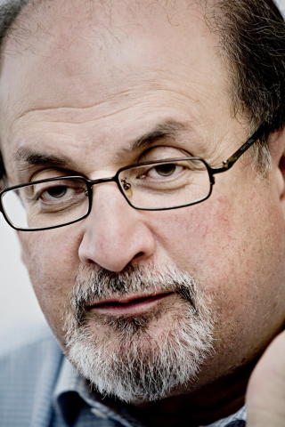 VIL RYDDE OPP: Salman Rushdie skriver bok om hvordan han opplevde fatwaen. Foto: Sveiung U. Ystad