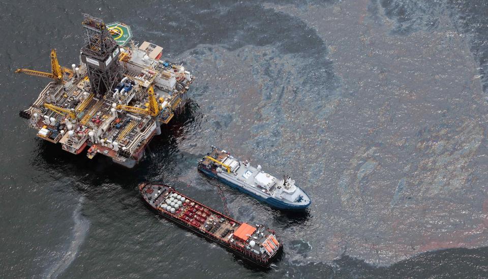 KREVER BACKUP: Oljes�let i Mexicogolfen kalles det verste i USAs historie. Det er n� frykt for en ny lekkasje i den �delegate BP-br�nnen.  Foto: AP Photo/Dave Martin/SCANPIX