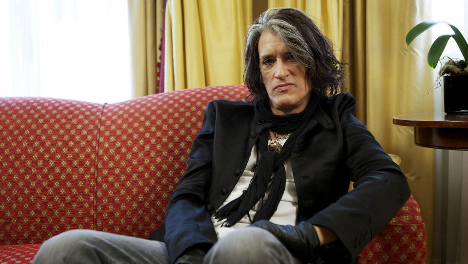 BLE P�KJ�RT: Men Joe Perry slapp fra det med lettere skader. Foto: David Azia/Ap/Scanpix