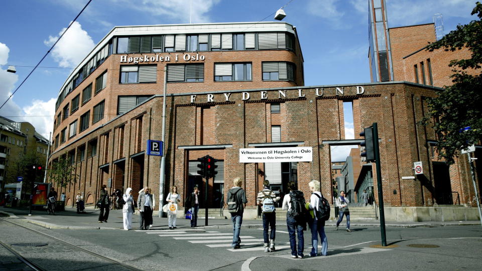 LEDIGE PLASSER: P� H�gskolen i Oslo er det ledige studieplasser p� fire ingeni�rstudier og p� Arkiv og dokumentbehandling.  If�lge seniorr�dgiver i Samordna opptak kan flere studier bli tilgjengelige p� Restetorget om mange av de som allerede har f�tt tilbud takker nei. Foto: Steinar Buholm/Dagbladet.