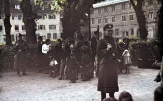 FLERE HUNDRE TUSEN SIG�YNERE DREPT: Det er ikke f�r de siste �rene folkemordet p� sig�ynerne under nazistene er blitt anerkjent. Bildet viser romafolk p� vei til � bli deportert fra den tyske byen Asperg 22. mai 1940. Foto: WIKIMEDIA