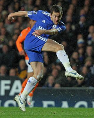 FLOTT SIGNERING: Gerrard skryter av Joe Cole, som kommer til Liverpool som bosmanspiller fra Chelsea. Foto: AP/Tom Hevezi