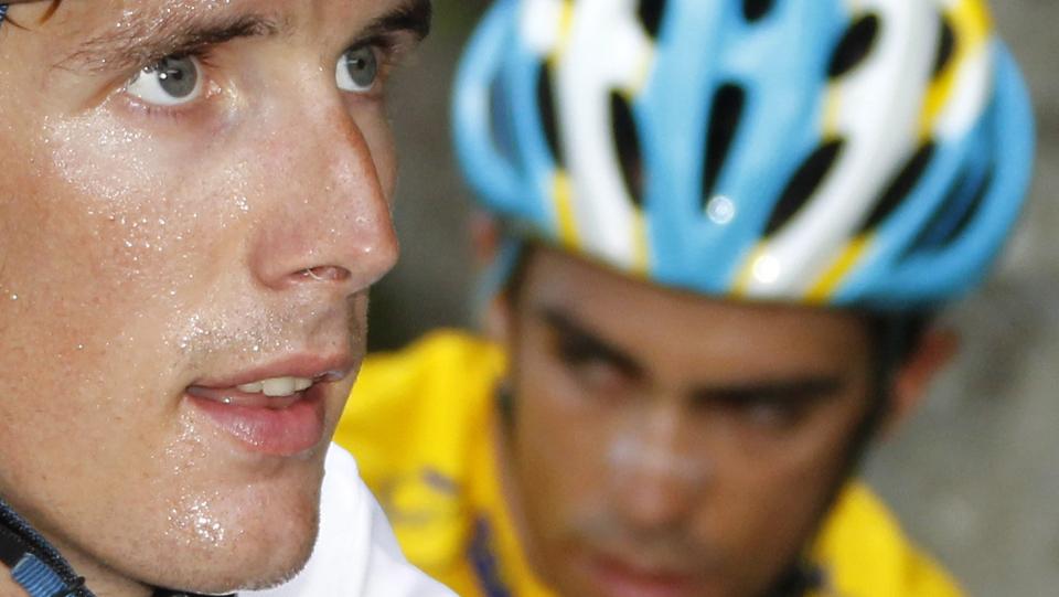 SKV�RER OPP: Andy Schleck og Alberto Contador har lagt g�rsdagens episode bak seg. Sistnevnte har bedt om tilgivelse for opptredenen sin p� etappen. Foto: EPA.