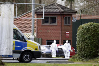 TRE DREPT: I mars i fjor angrep medlemmer av IRA-avleggere milit�rkasernen Massereene i Antrim, vest for Belfast. Nord-Irland hadde 124 terrorepisoder i fjor. Foto: AP/Peter Morrison