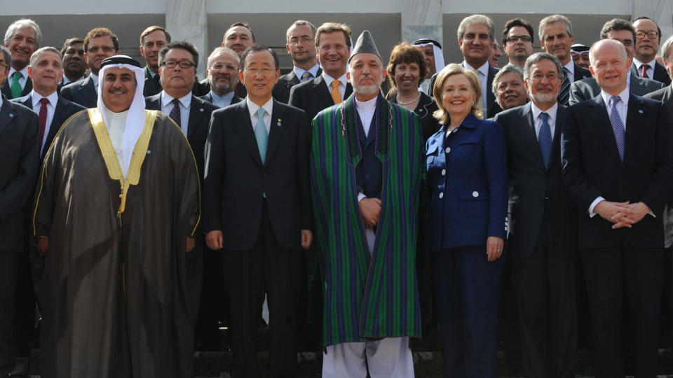 &mdash;EN NY OMDREINING: �Kritikerne har spilt ut sine kort og politikerne har l�rt en lekse. Mer oppriktighet og fokus er p�krevd�, skriver innsenderen om norsk Afghanistan-debatt. Her fra denne ukas internasjonale konferanse i Kabul i Afghanistan. Utenriksminister Jonas Gahr St�re p� tredje rad, h�yre side. 
Foto: AFP/Scanpix