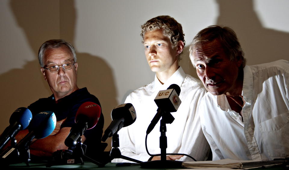 - USKYLDIG: Erik Tysse (midten) jobber for � bevise sin uskyld etter den positive dopingtesten for CERA. Advokat Gunnar Martin Kjenner (v) og professor Helge Oftebro (h) hjelper ham. Foto: P�l Marius Tingve  / Dagbladet