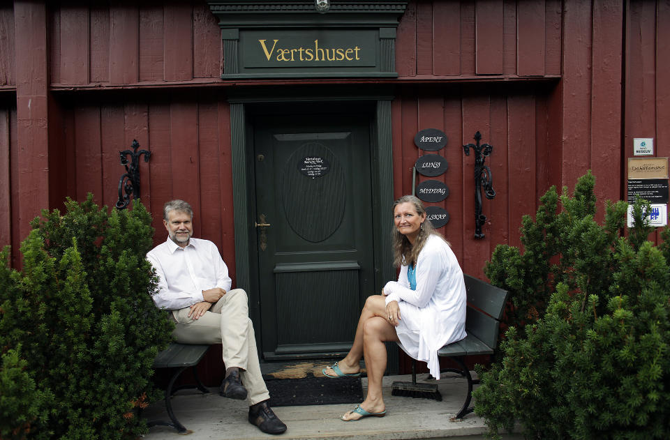 GANEFART: Vertshuset Bærums Verk er foreslått av Ninni Roald til årets Ganefartpris. Hun ble trukket ut og vant et måltid for to, og tok med seg ektemannen Finn. Alle foto: Ole C. H. Thomassen