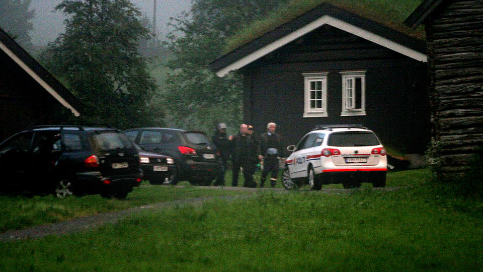 P�GREPET: Her blir den drapsd�mte p�grepet av politiet. Foto: Tor Aage Hansen