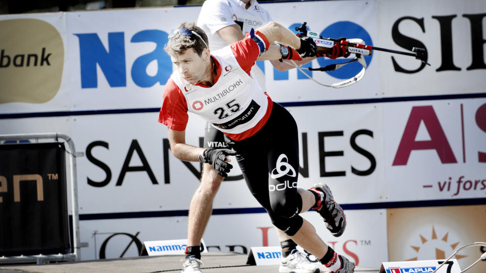 G�R FOR VERDENSCUPEN: Ole Einar Bj�rndalen er revansjelysten etter OL-fiaskoen. Foran neste sesong er det verdenscupen som st�r i h�ysetet for Simostranda-l�peren. Foto: John Terje Pedersen / DAGBLADET.